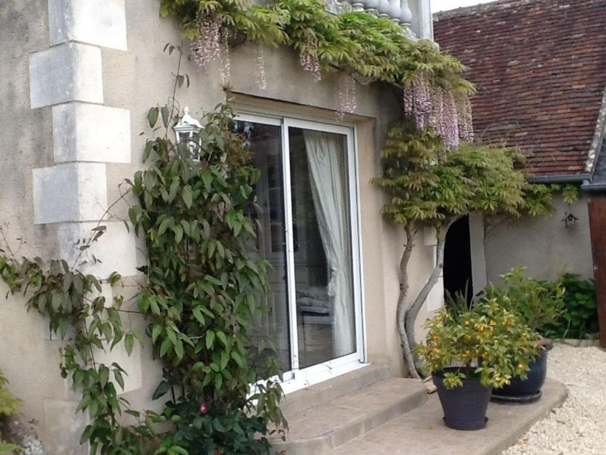 Gite Enchanteur Avec Jardin Prive Et Climatisation Pres Du Chateau D'Azay-Le-Ferron - Fr-1-591-457 Bed & Breakfast Exterior photo